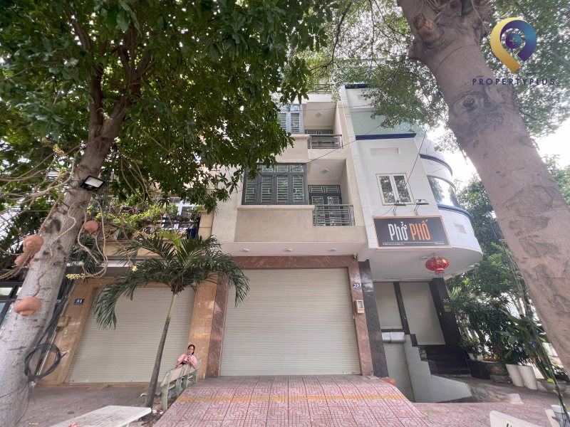 33 Tran Luu Building